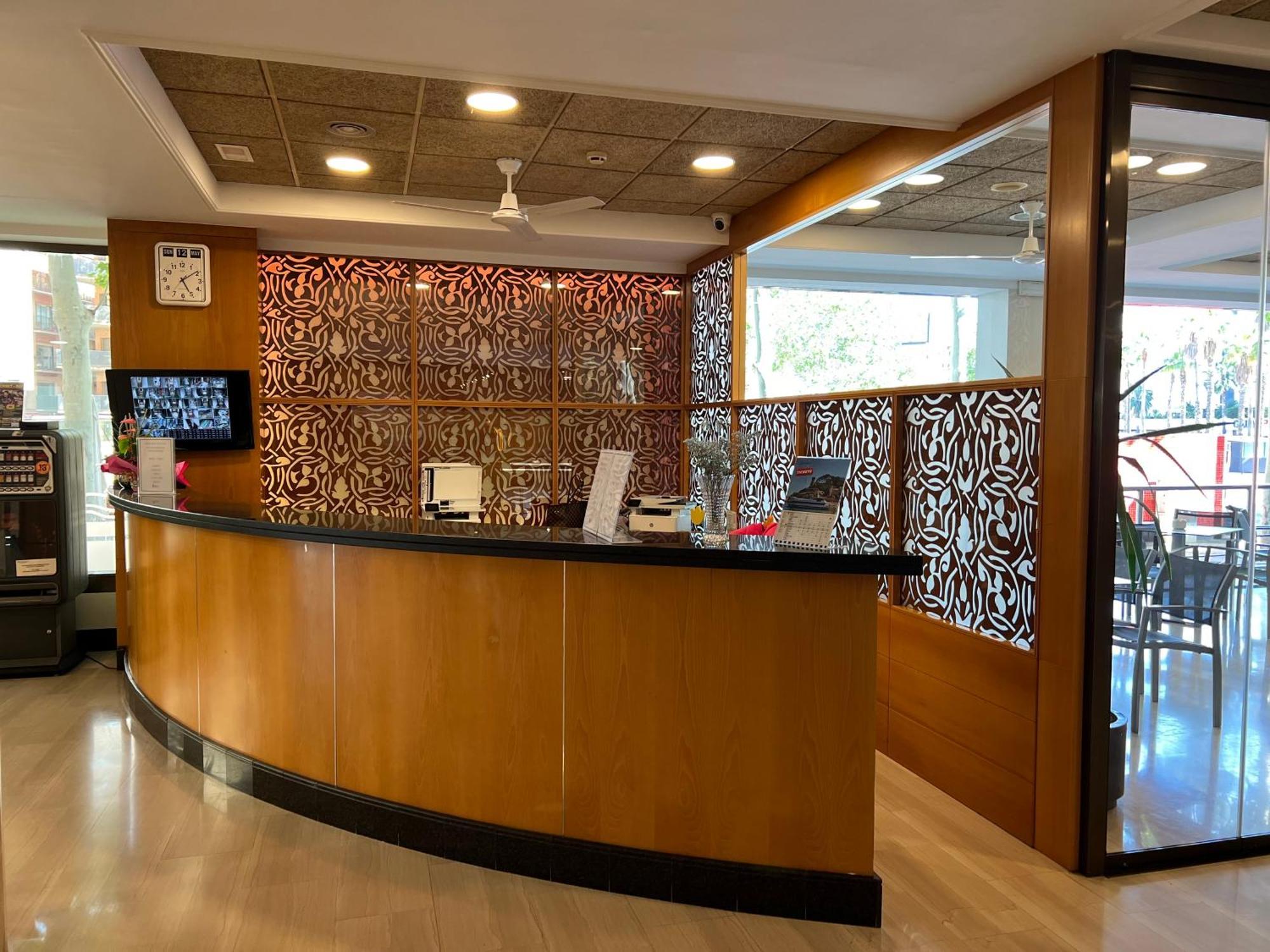阿斯托利亚公园酒店 滨海略雷特 外观 照片